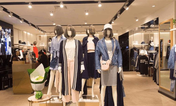 服装卖场，如何用社群3个月开发4万充值会员?